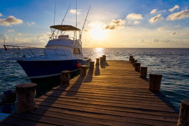 Riviera Maya sunrise beach iskelesinden teknede