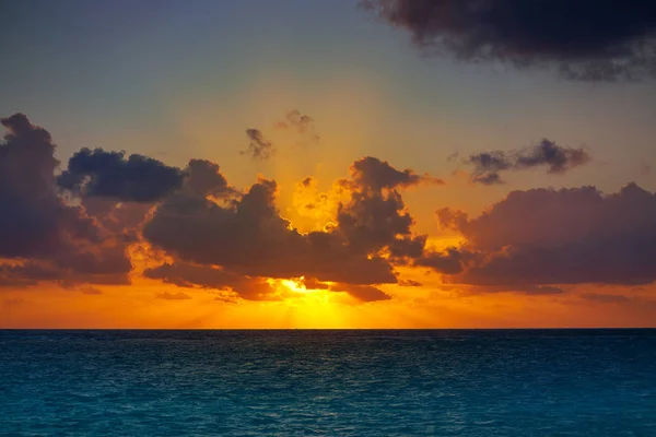 Riviera Maya ao nascer do sol praia no México — Fotografia de Stock