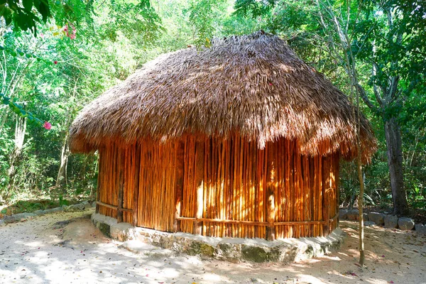 Cabane Palapa cabane traditionnelle à Riviera Maya — Photo