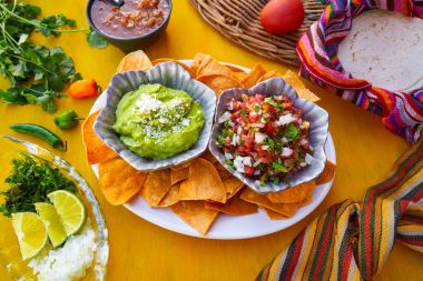 Meksika guacamole ve pico gallo soslar