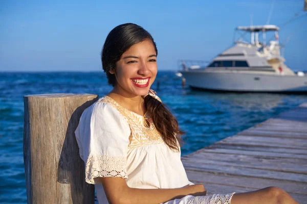 Femme latine mexicaine à Riviera Maya — Photo