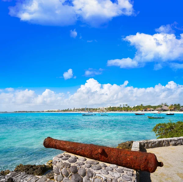 Playa Akumal canon oxidado en Riviera Maya — Foto de Stock