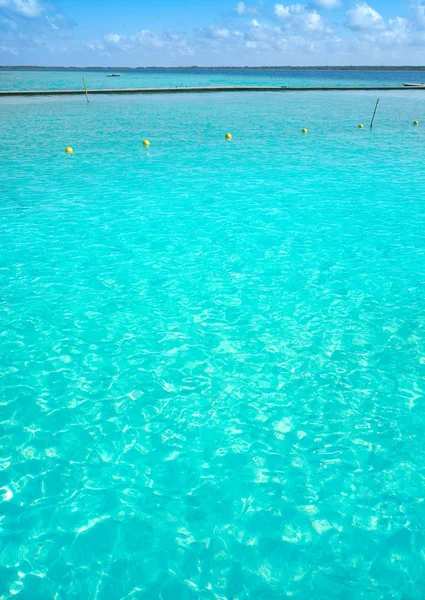 Laguna de Bacalar Lagoon in Mexico — Stok fotoğraf