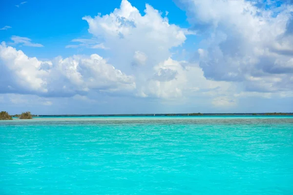 Laguna de Bacalar lagune in Maya Mexico — Stockfoto