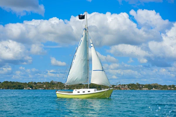 Laguna de Bacalar lagune in Maya Mexico — Stockfoto