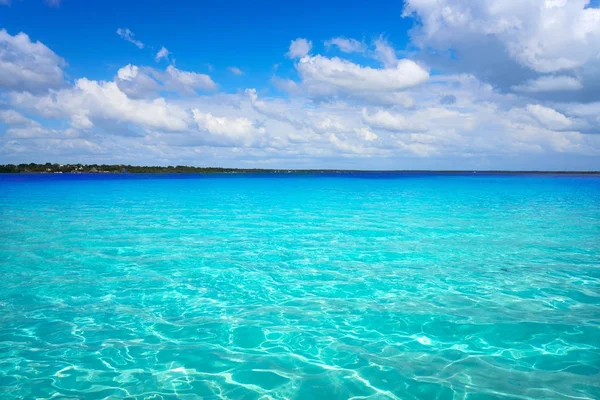 Laguna de Bacalar lagune in Maya Mexico — Stockfoto