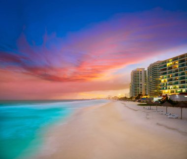 Meksika'da Cancun Forum beach günbatımı