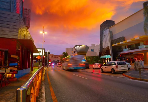 Cancun sunset at Blvd Kukulcan Mexico — Stock Photo, Image