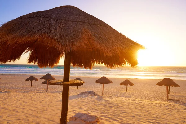 Cancún amanecer en Delfines Beach México —  Fotos de Stock