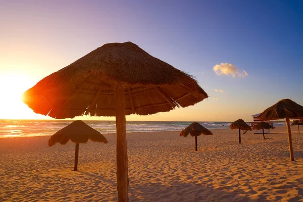 Sunrise Cancúnu v Mexiku Delfines Beach — Stock fotografie