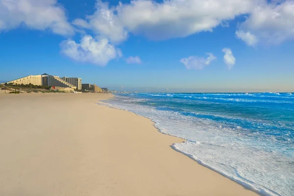 Cancun alba a Delfines Beach Messico — Foto Stock