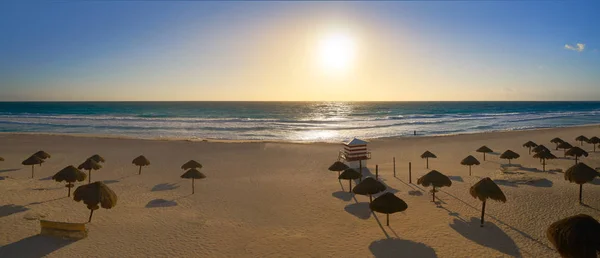 Cancun sunrise at Delfines Beach Mexico — Stock Photo, Image