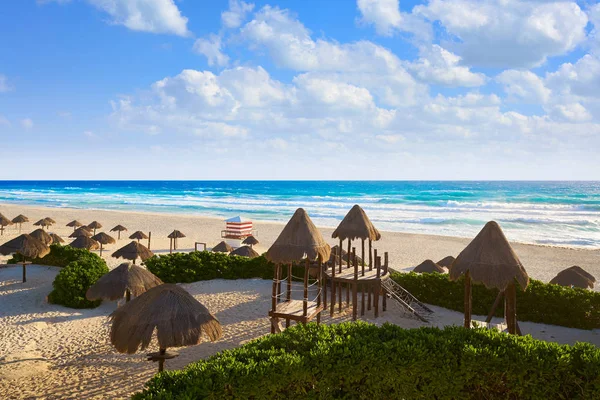 Μεξικό της ζώνης ξενοδοχείων του Κανκούν Delfines παραλία — Φωτογραφία Αρχείου