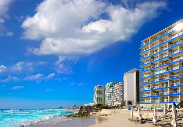 Cancun Forum beach Playa Gaviota Azul — 스톡 사진