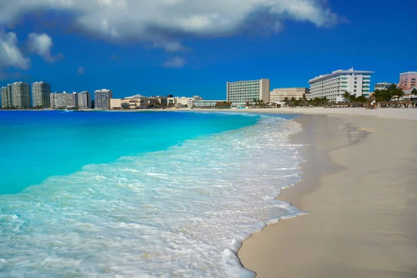 Cancun Forum beach Playa Gaviota Azul — Zdjęcie stockowe