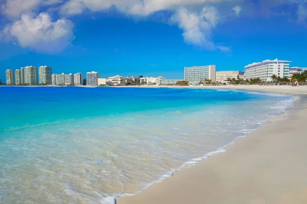 Cancun Forum beach Playa Gaviota Azul — 图库照片