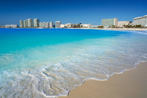 Cancun Forum beach Playa Gaviota Azul — 스톡 사진