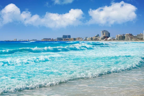 Cancun Forum beach Playa Gaviota Azul — 图库照片