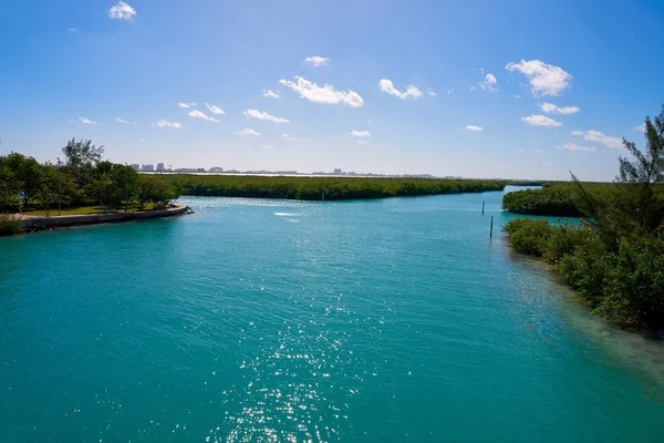 La lagune de Cancun Nichupte à l'hôtel Zone — Photo