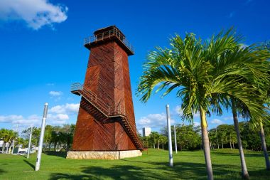 Cancun eski Havaalanı kontrol kulesi Meksika