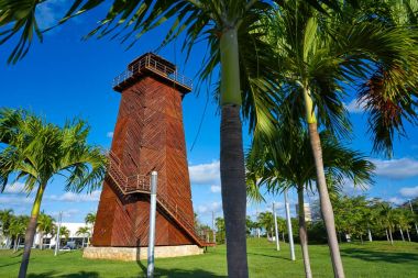 Cancun eski Havaalanı kontrol kulesi Meksika