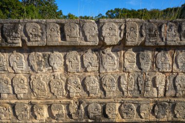 Chichen Itza tzompantli kafatası duvarına