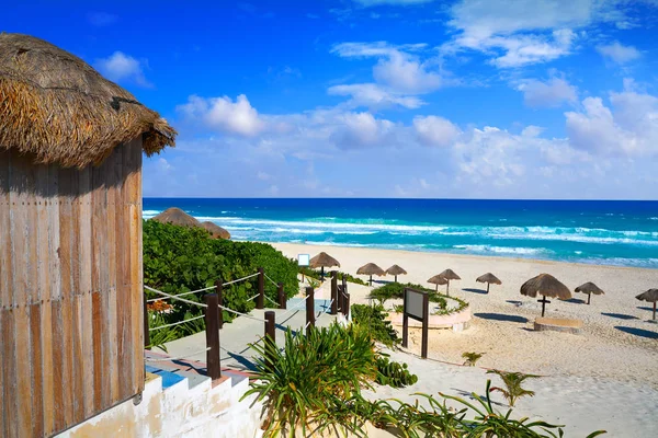 Παραλία Delfines Κανκούν στο Μεξικό το ξενοδοχείο ζώνη — Φωτογραφία Αρχείου