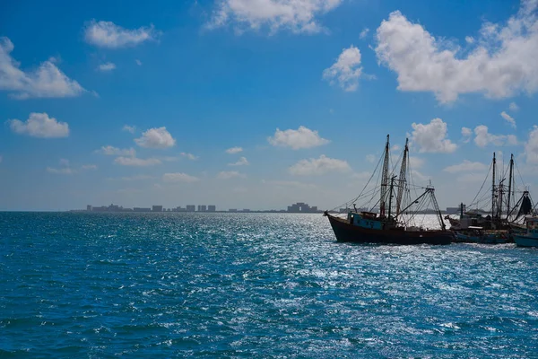 Cancún Vista de la zona hotelera en Puerto Juárez — Foto de Stock