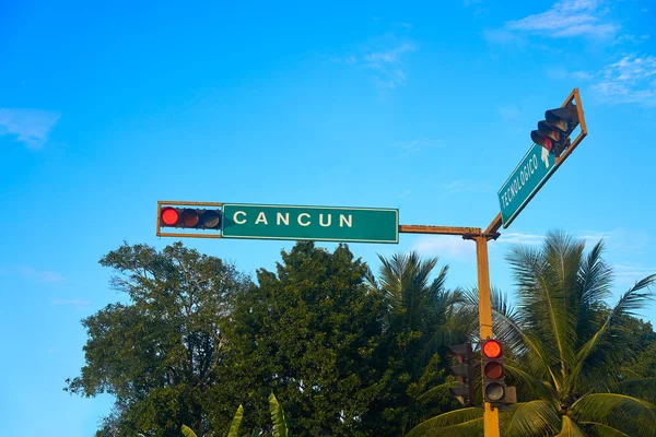 Cancun sinal de estrada em Riviera Maya — Fotografia de Stock