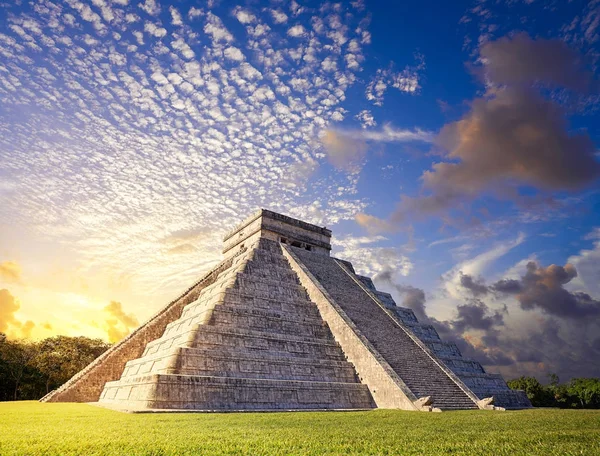 Chichen Itza El Templo Kukulcan temple — 图库照片