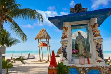 Holbox Island bakire heykelinin Quintana Roo