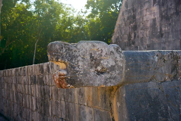 Chichen Itza kepala ular Yucatan Meksiko — Stok Foto