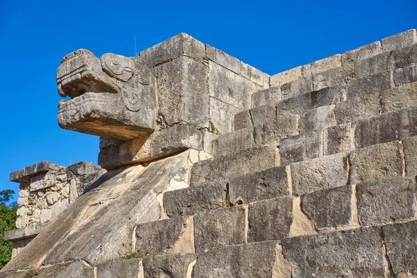 Chichen Itza slang hoofd Yucatan Mexico — Stockfoto