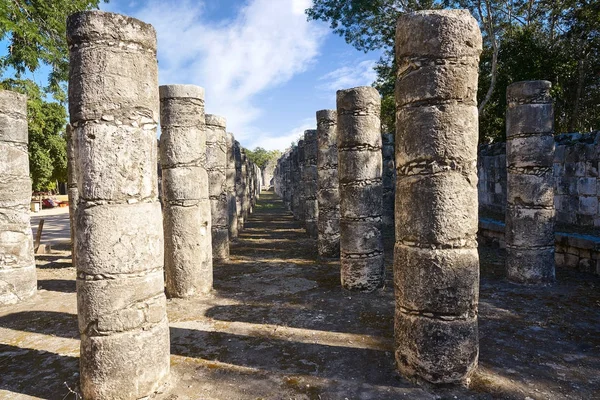 Tempel van Chichen Itza duizend kolommen — Stockfoto