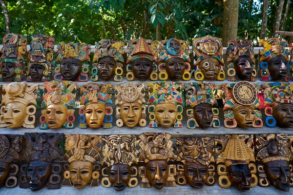 Chichén itza Maja handcrafts fából készült maszkok — Stock Fotó