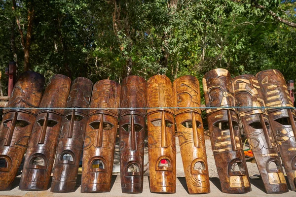 Chichén itza Mayas artesanías máscaras de madera — Foto de Stock