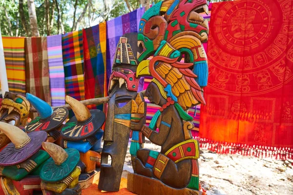 Чичен-ица-майя ремесла и серапы — стоковое фото