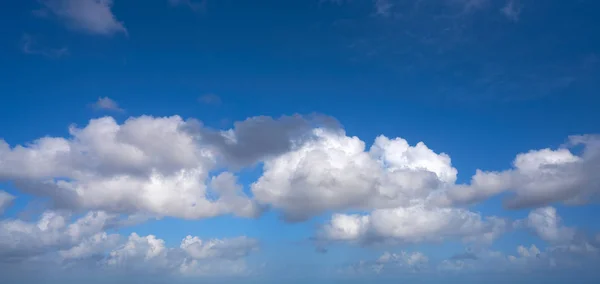 Blue summer sky white cumulus clouds — Stock Photo, Image