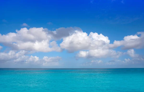 Caraibi perfetta consistenza dell'acqua turchese — Foto Stock