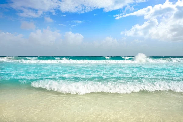 Παραλία στην Καραϊβική γαλαζοπράσινα καθαρά νερά — Φωτογραφία Αρχείου