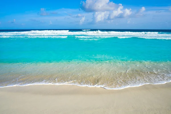 Praia azul-turquesa do Caribe águas limpas — Fotografia de Stock
