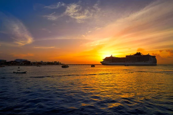 Croisière coucher de soleil sur l'île de Cozumel Riviera Maya — Photo