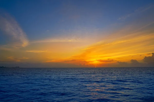 Tramonto caraibico sul mare — Foto Stock