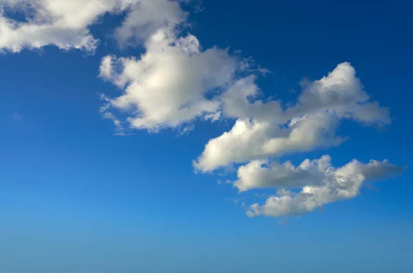 Blue sky summer white cumulus clouds — Stock Photo, Image