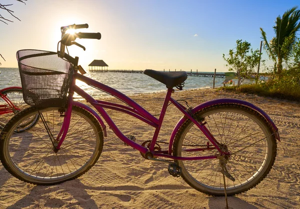 Holbox ilha bicicleta de praia no México — Fotografia de Stock