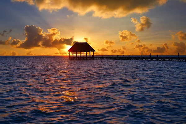 Holbox ilha pôr-do-sol praia cais cabana México — Fotografia de Stock