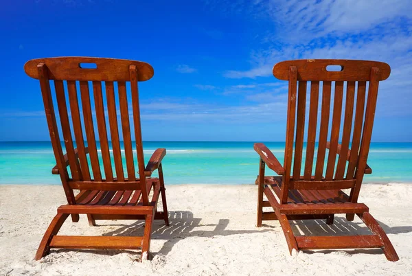 Mer des Caraïbes paire de hamacs sur une plage — Photo