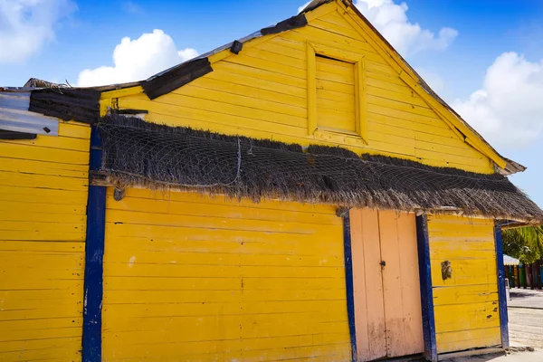 Barevné karibský ostrov Holbox domy Mexiko — Stock fotografie