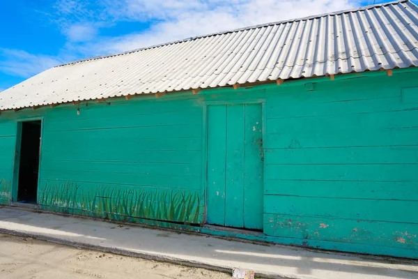 Barevné karibský ostrov Holbox domy Mexiko — Stock fotografie