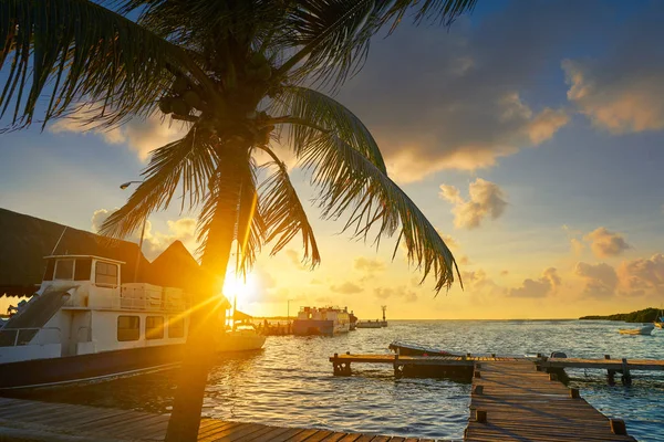 Holbox ilha porto pôr do sol em Quintana Roo — Fotografia de Stock
